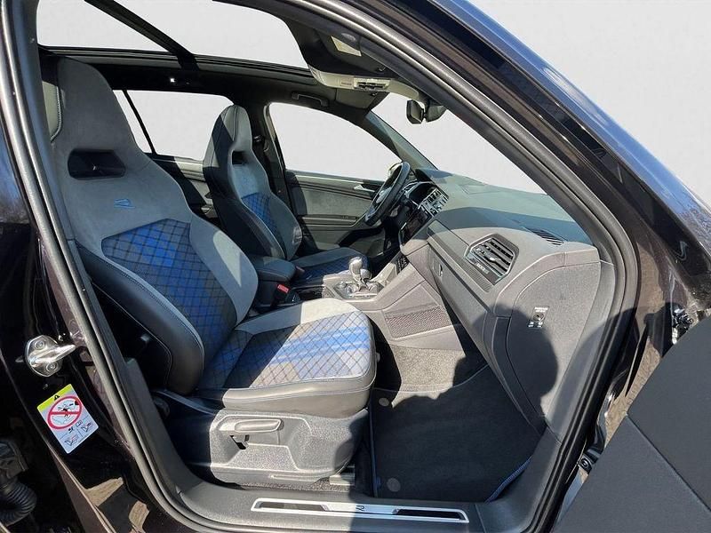 Gebraucht VW Tiguan Style 320 PS (235 kW) 2024 Deep black perleffekt (metallic) SUV