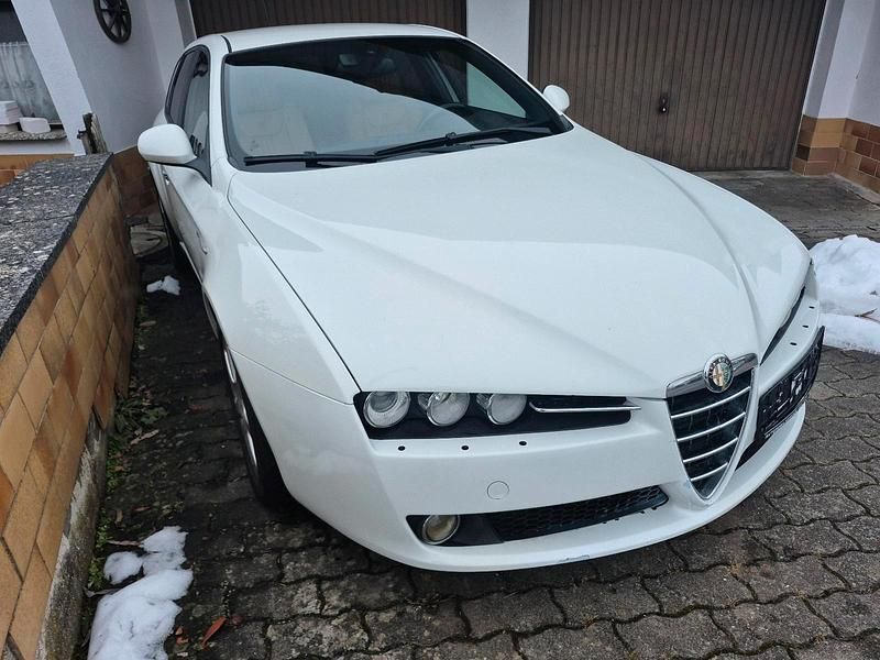 Weiß Gebraucht 2012 Alfa Romeo 159 Kombi | 2.990 € - Bild 1/4