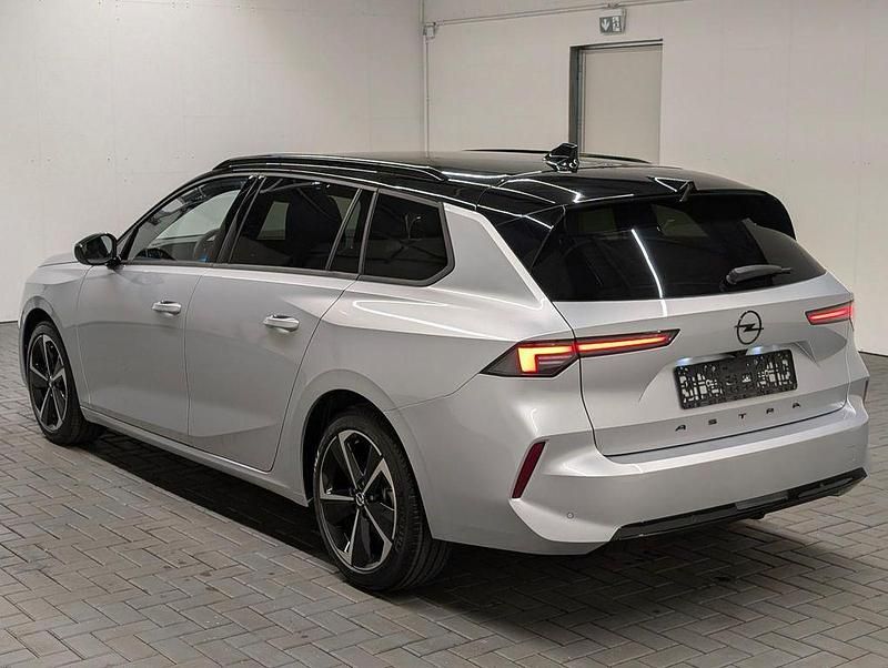 Neu Opel Astra 131 PS (96 kW) 2026 Kristallsilber met. Kombi