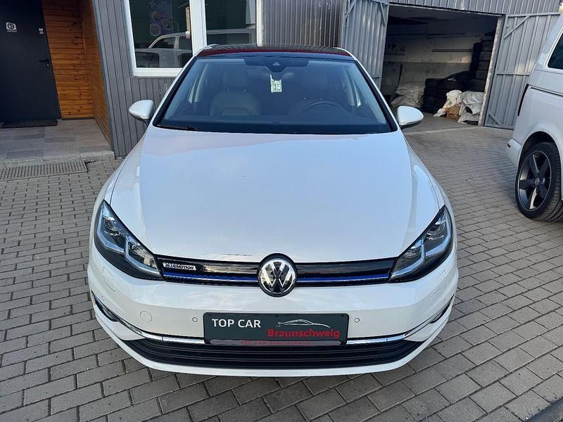 Weiß Gebraucht 2018 VW Golf Comfortline Limousine | 14.400 € - Bild 1/4
