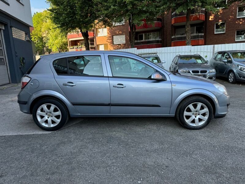 Gebraucht Opel Astra Enjoy 105 PS (77 kW) 2004 Silber Limousine