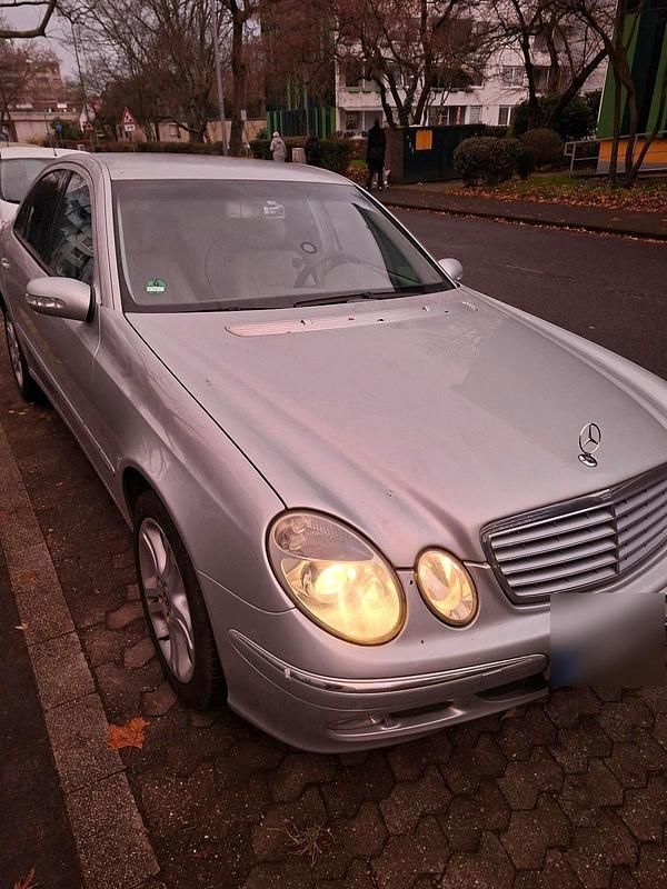 Gebraucht Mercedes E200 123 PS (90 kW) 2003 Grau Limousine