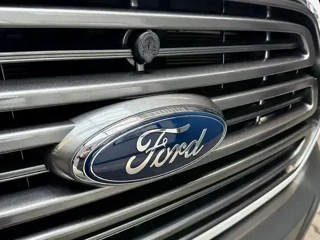 Second-hand Ford Transit 131 CP (96 kW) 2019 Alb Monovolum