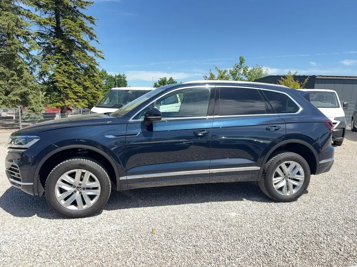 Gebraucht VW Touareg Atmosphere 231 PS (169 kW) 2023 Meloe blue SUV