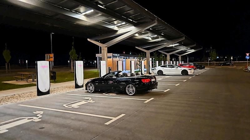 Schwarz Gebraucht 2010 BMW 335 Cabriolet M Sport Cabrio | 27.000 € - Bild 1/4