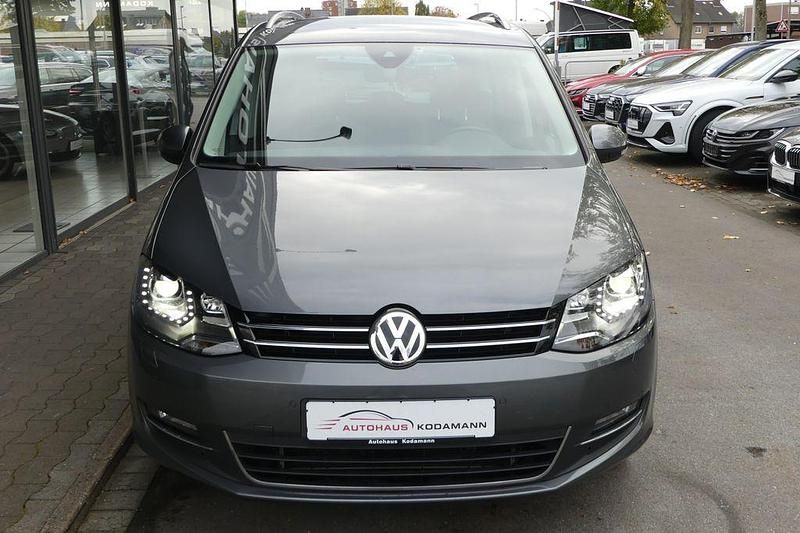 Gebraucht VW Sharan Highline 150 PS (110 kW) 2022 Indiumgrau metallic Van / Kleinbus