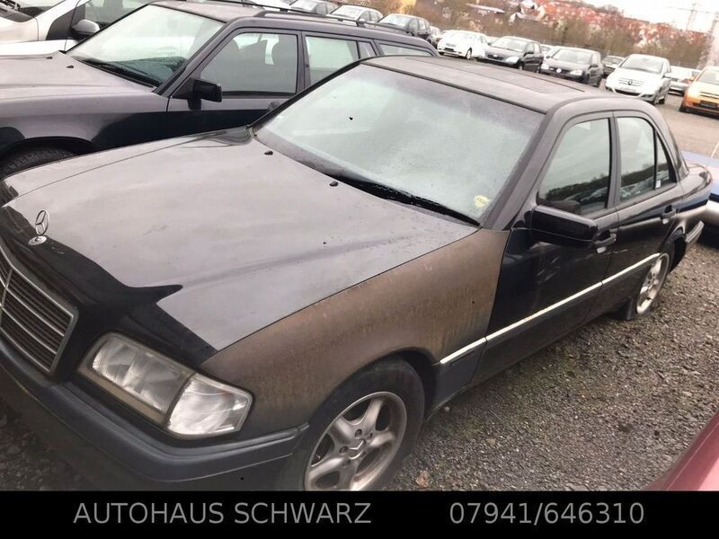 Schwarz Gebraucht 1997 Mercedes C180 Limousine | 1.600 € (Fairer Preis) - Bild 1/4