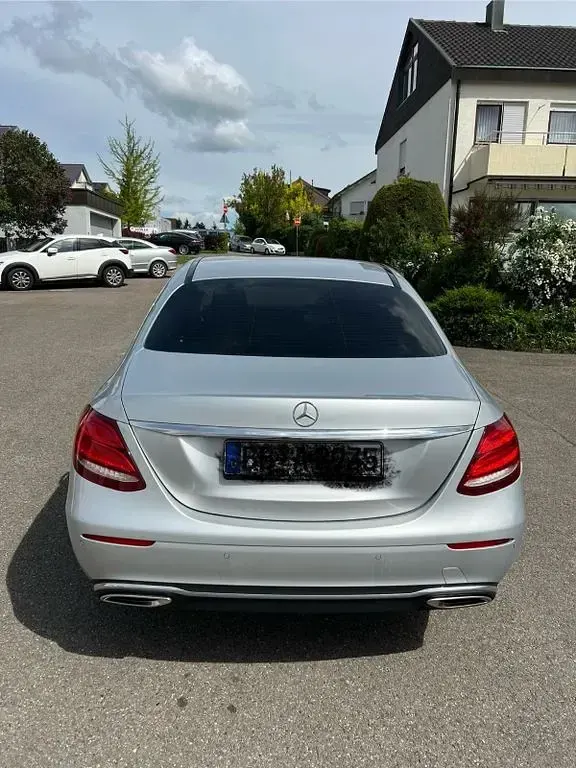 Gebraucht Mercedes E200 Avantgarde 184 PS (135 kW) 2017 Silber Limousine