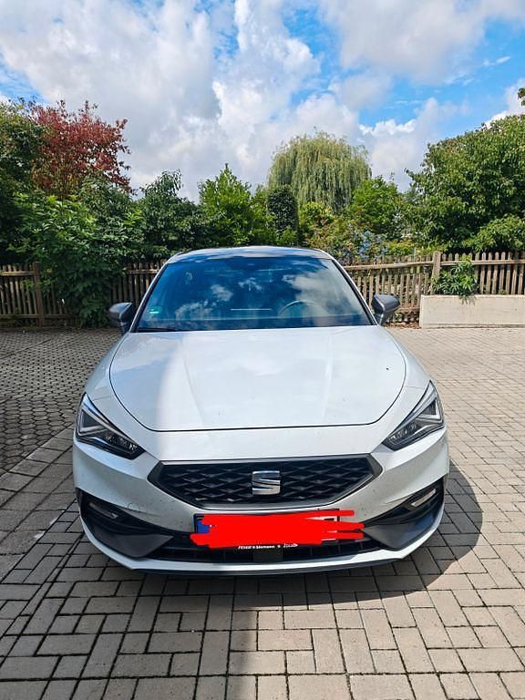 Weiß Gebraucht 2021 Seat Leon FR Limousine | 17.000 € (Guter Preis) - Bild 1/4