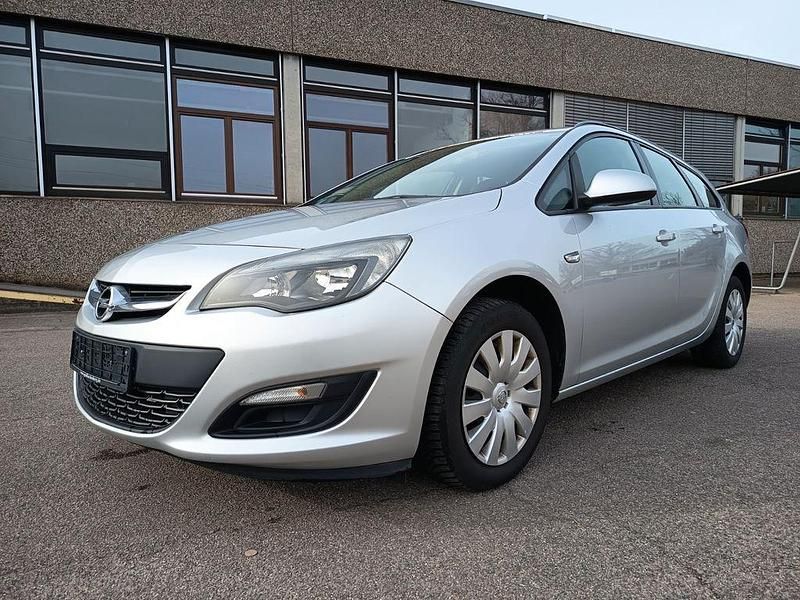 Gebraucht Opel Astra Edition 110 PS (80 kW) 2013 Silber Kombi