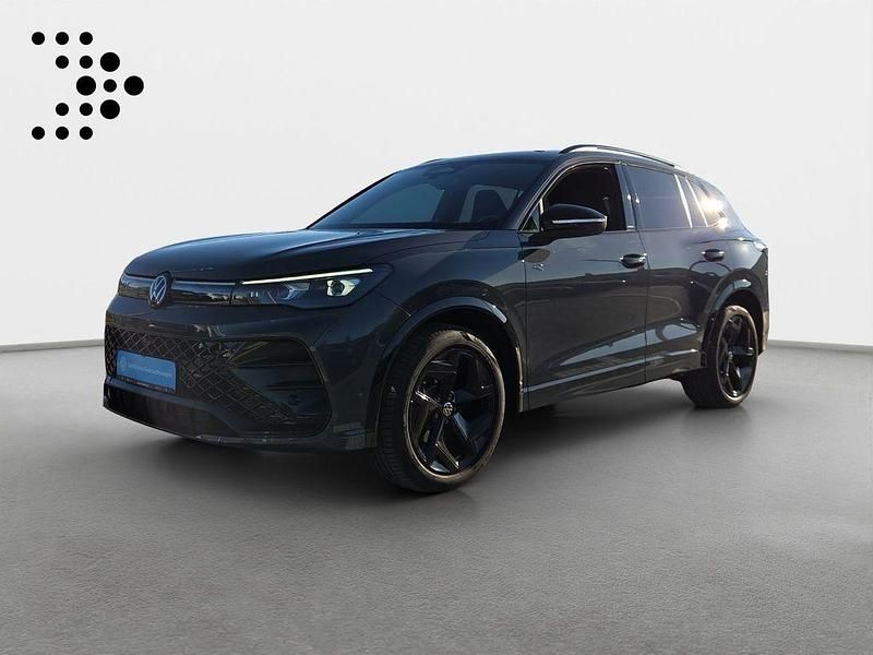 Gebraucht VW Tiguan R-line 150 PS (110 kW) 2024 Delfingrau (metallic) SUV
