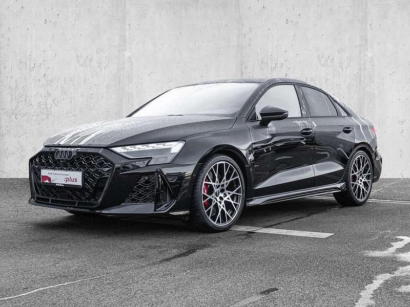 Gebraucht Audi RS3 Ambiente 400 PS (294 kW) 2024 Mythosschwarz metallic Limousine
