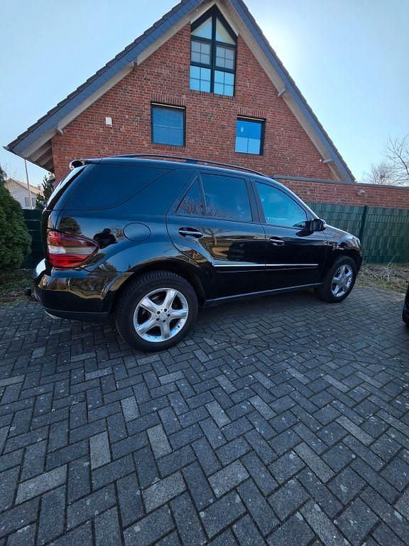 Gebraucht Mercedes ML350 272 PS (200 kW) 2006 Schwarz SUV