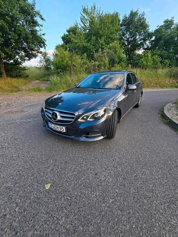 Grau Gebraucht 2013 Mercedes E350 Avantgarde Limousine | 20.900 € - Bild 1/4
