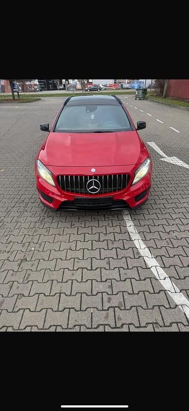 Rot Gebraucht 2014 Mercedes GLA220 Night SUV | 11.700 € (Guter Preis) - Bild 1/4