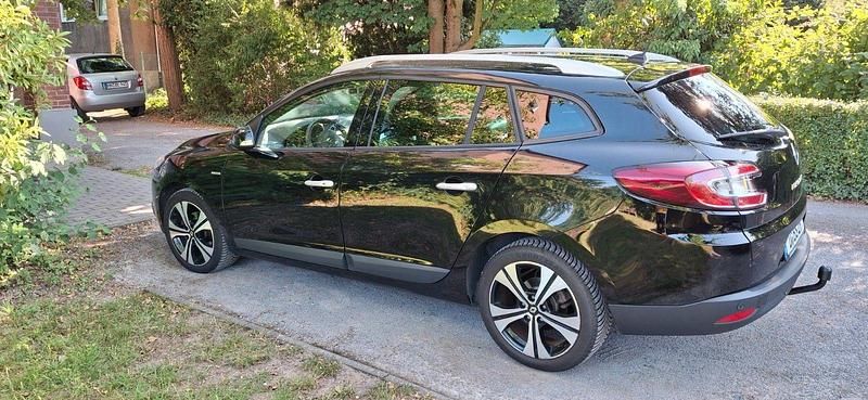 Schwarz Gebraucht 2011 Renault Mégane GrandTour Bose Edition Kombi | 3.600 € - Bild 1/2