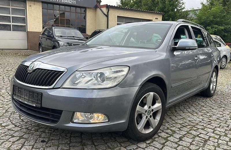Grau Gebraucht 2013 Skoda Octavia Best of Kombi | 4.300 € (Guter Preis) - Bild 1/4