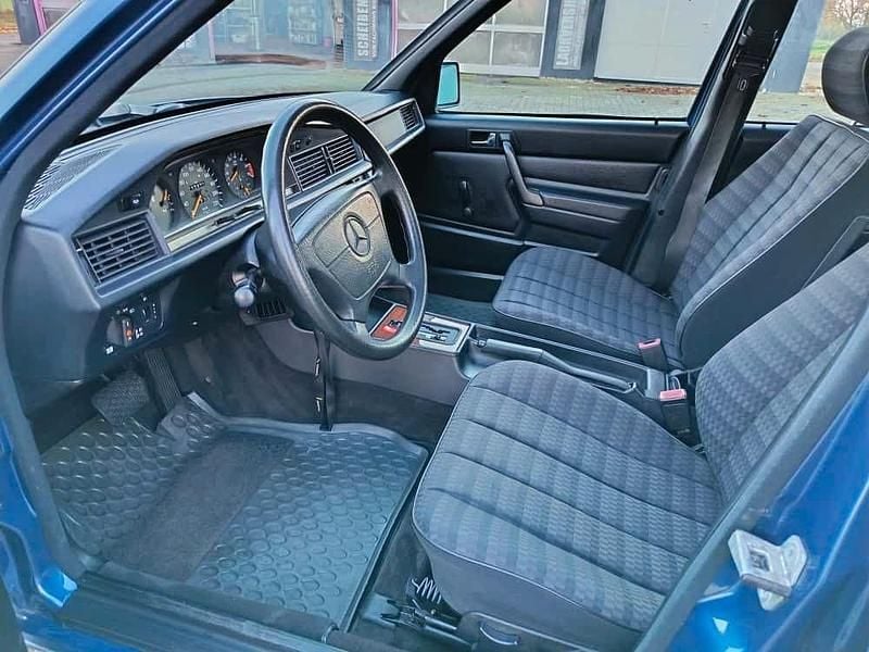 Gebraucht Mercedes 190 109 PS (80 kW) 1993 Blau Limousine