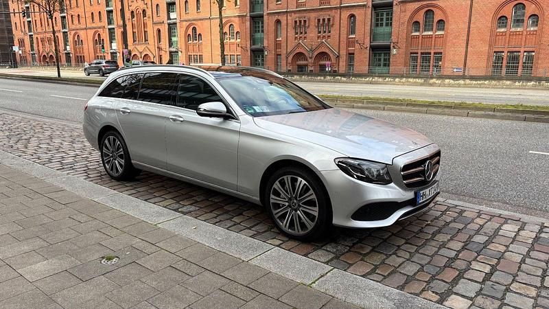 Silber Gebraucht 2018 Mercedes E400 Kombi | 30.900 € (Guter Preis) - Bild 1/4