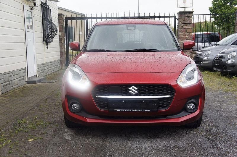 Rot Gebraucht 2021 Suzuki Swift Comfort Kleinwagen | 12.600 € (Guter Preis) - Bild 1/4