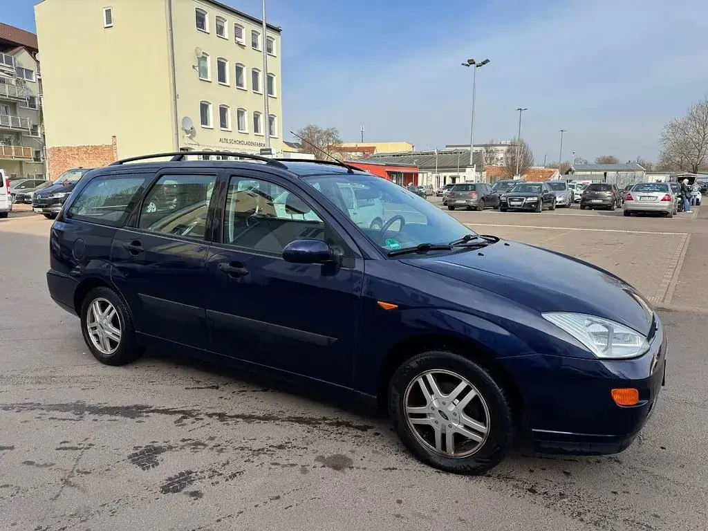 Używany Ford Focus 101 KM (74 kW) 2001 Niebieski Sedan/Limuzyna