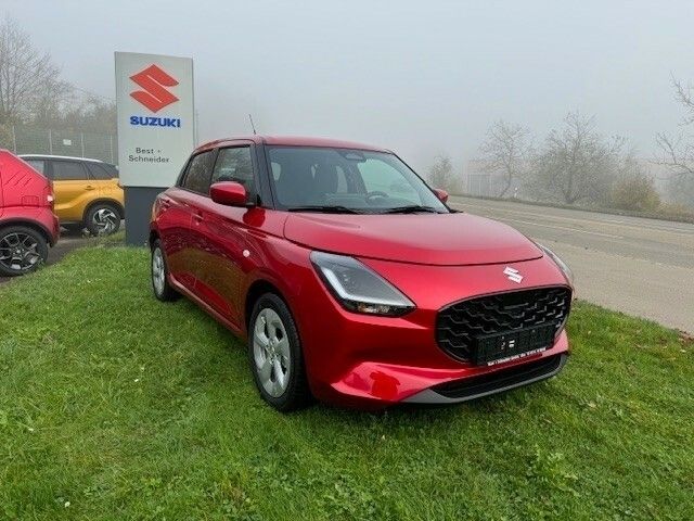 Rot Gebraucht 2024 Suzuki Swift Comfort Kleinwagen | 21.900 € - Bild 1/4