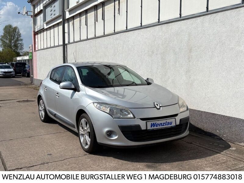 Silber Gebraucht 2010 Renault Mégane III Dynamique Limousine | 3.500 € (Guter Preis) - Bild 1/4