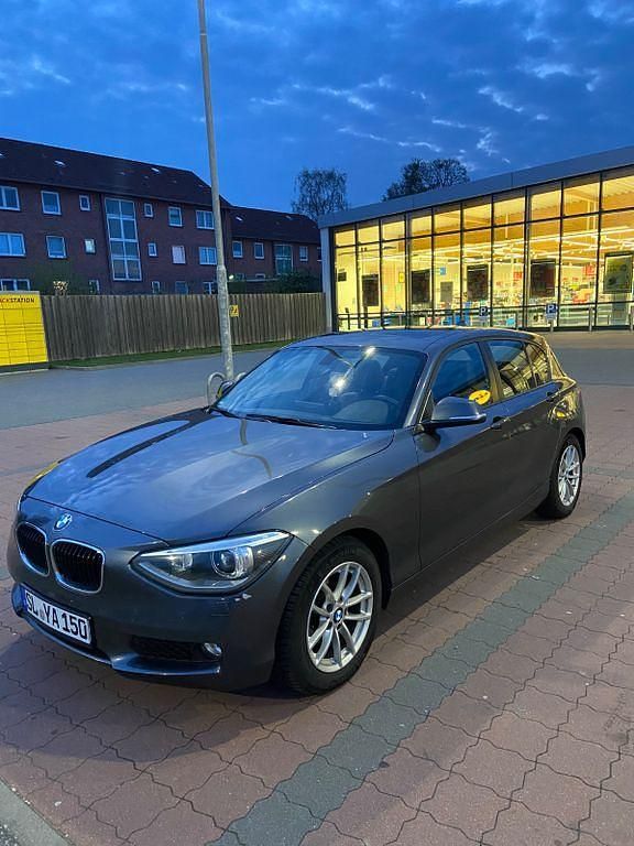 Grau Gebraucht 2012 BMW 118 Urban Line Kleinwagen | 9.100 € (Fairer Preis) - Bild 1/4