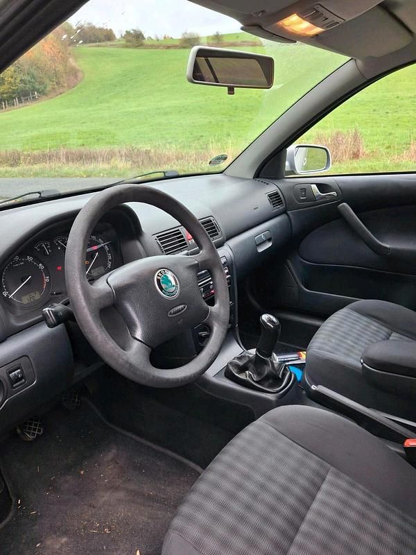 Silber Gebraucht 2007 Skoda Octavia Kombi | 2.600 € (Teuer) - Bild 1/4