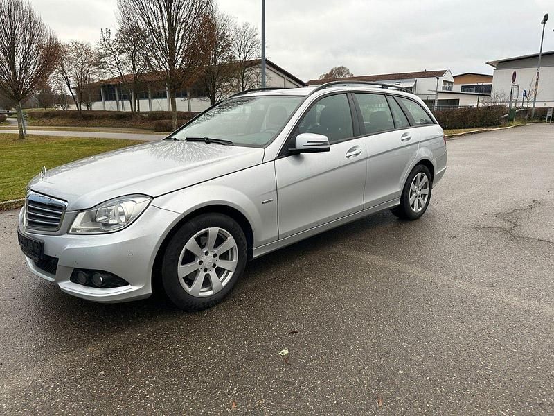 Gebraucht Mercedes C180 156 PS (114 kW) 2012 Grau Kombi