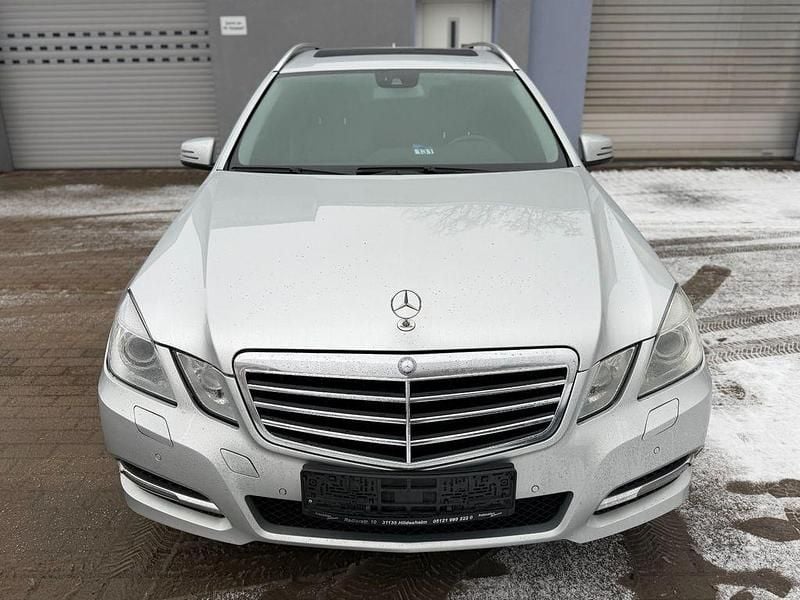 Gebraucht Mercedes E250 204 PS (150 kW) 2012 Silber Kombi