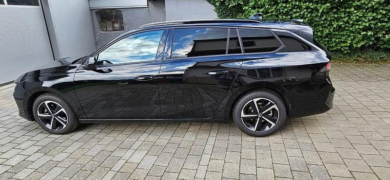 Schwarz Gebraucht 2024 Opel Astra Edition Kombi | 20.900 € (Superpreis) - Bild 1/4