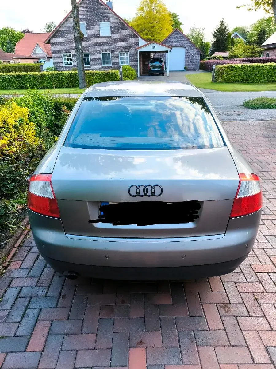 Używany Audi A4 130 KM (95 kW) 2001 Szary Sedan/Limuzyna