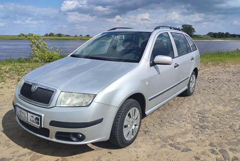 Silber Gebraucht 2006 Skoda Fabia Ambiente Kombi | 799 € (Guter Preis) - Bild 1/4