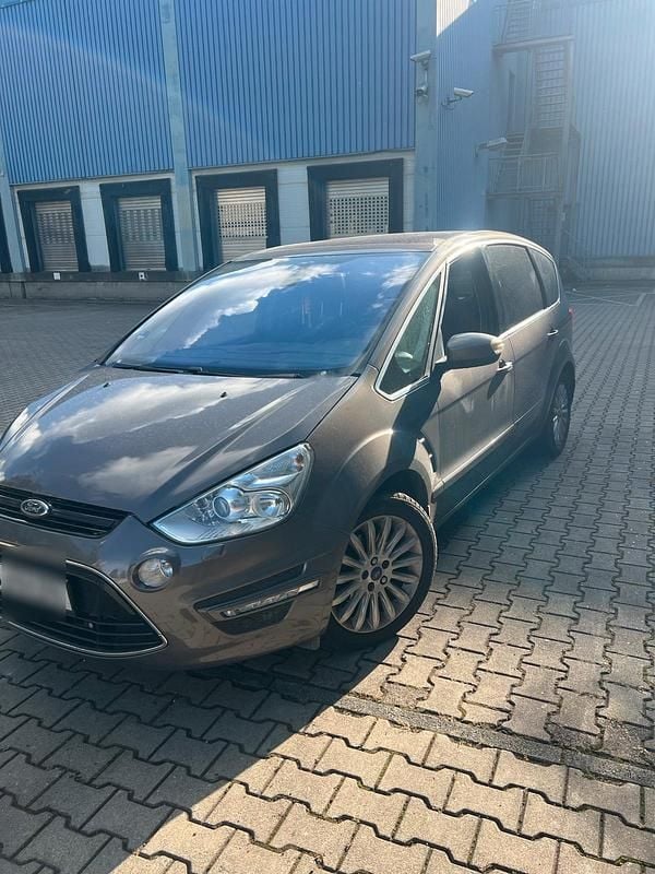 Grau Gebraucht 2015 Ford S-MAX Van / Kleinbus | 7.600 € - Bild 1/4