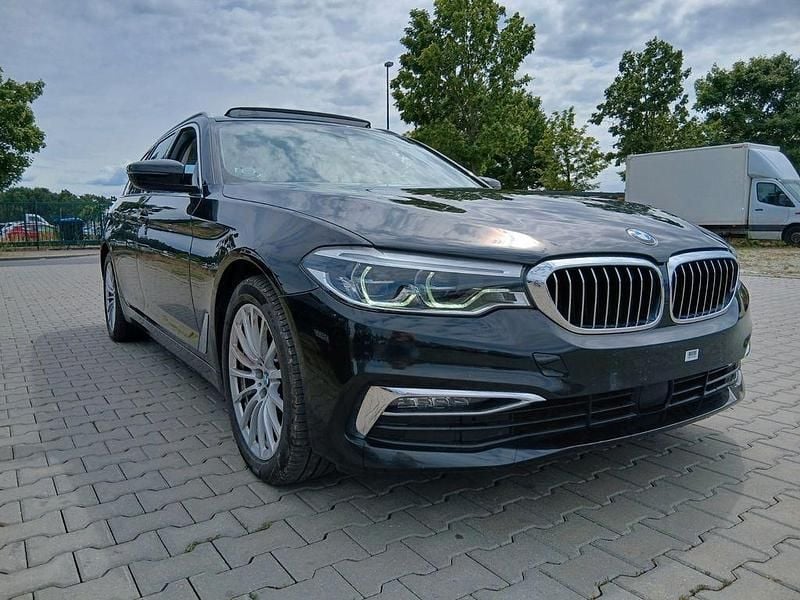 Schwarz Gebraucht 2019 BMW 520 Luxury Line Kombi | 20.899 € (Superpreis) - Bild 1/4