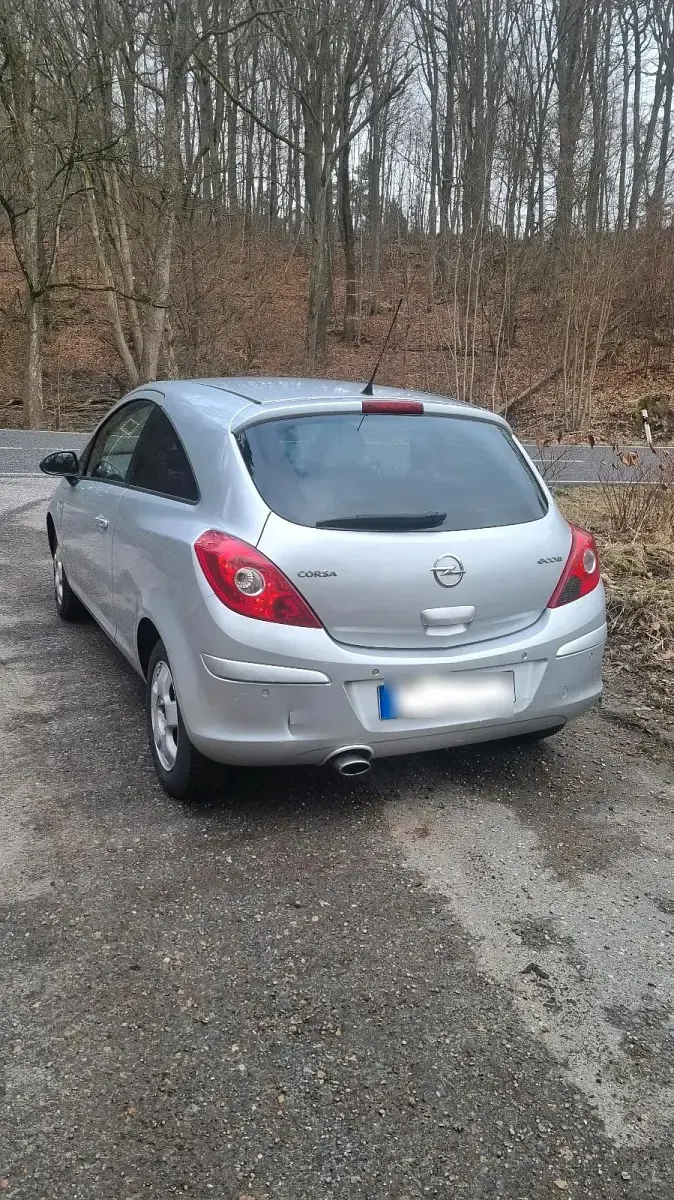 Gebraucht Opel Corsa 75 PS (55 kW) 2011 Silber Kleinwagen