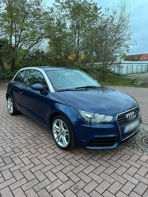 Blau Gebraucht 2011 Audi A1 Attraction Kleinwagen | 7.990 € (Guter Preis) - Bild 1/4