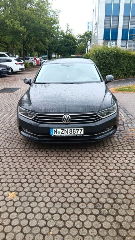 Schwarz Gebraucht 2015 VW Passat Comfortline Limousine | 15.800 € (Fairer Preis) - Bild 1/4