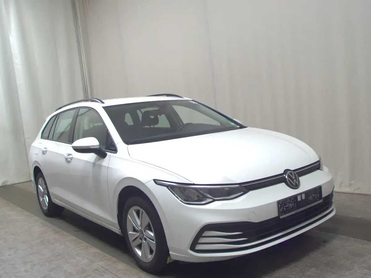 Gebraucht VW Golf VIII Life 150 PS (110 kW) 2022 Weiss Kombi