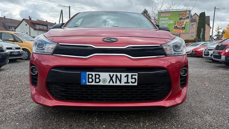 Gebraucht Kia Rio 99 PS (72 kW) 2018 Rot Limousine