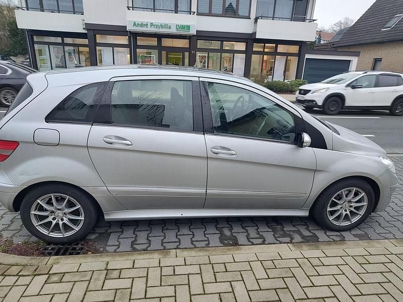 Grau Gebraucht 2006 Mercedes B200 Van / Kleinbus | 3.000 € (Guter Preis) - Bild 1/4