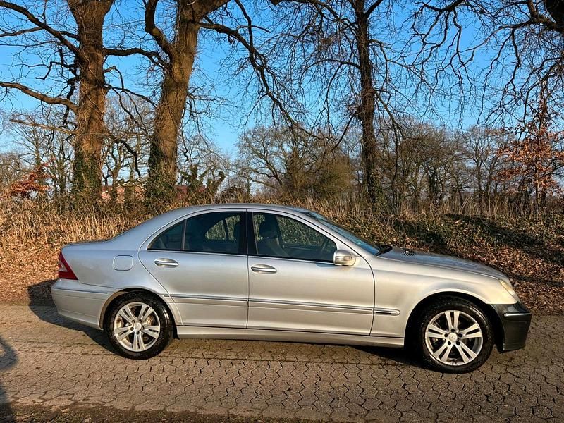 Gebraucht Mercedes C220 150 PS (110 kW) 2005 Silber Limousine