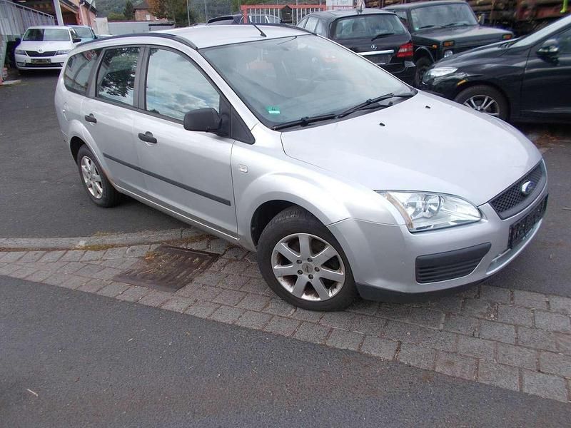 Grau Gebraucht 2006 Ford Focus Kombi | 450 € (Guter Preis) - Bild 1/4