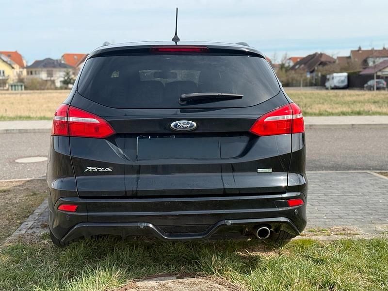 Second-hand Ford Focus ST-Line 150 CP (110 kW) 2017 Negru Break