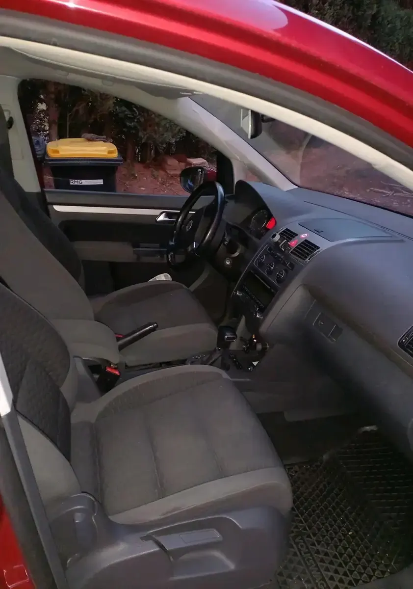 Gebraucht VW Touran 140 PS (102 kW) 2010 Rot Van / Kleinbus
