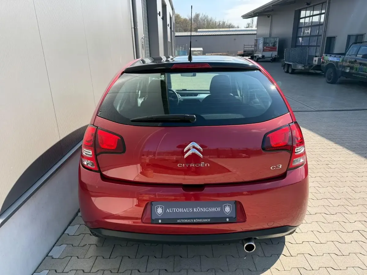 Usado Citroën C3 Tendance 120 CV (88 kW) 2011 Rojo Berlina