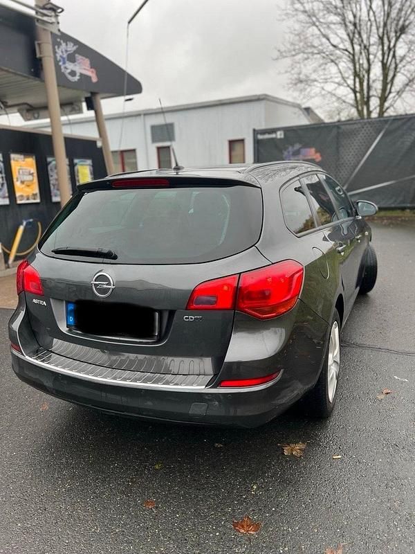 Gebraucht Opel Astra 125 PS (91 kW) 2011 Grau Kombi