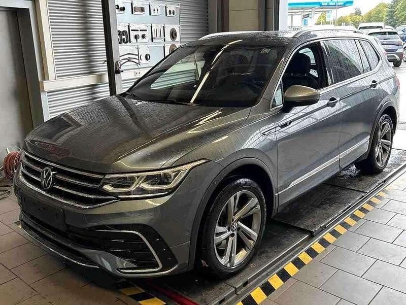 Platinum grey metallic Gebraucht 2022 VW Tiguan Allspace R-line SUV | 28.990 € (Superpreis) - Bild 1/4