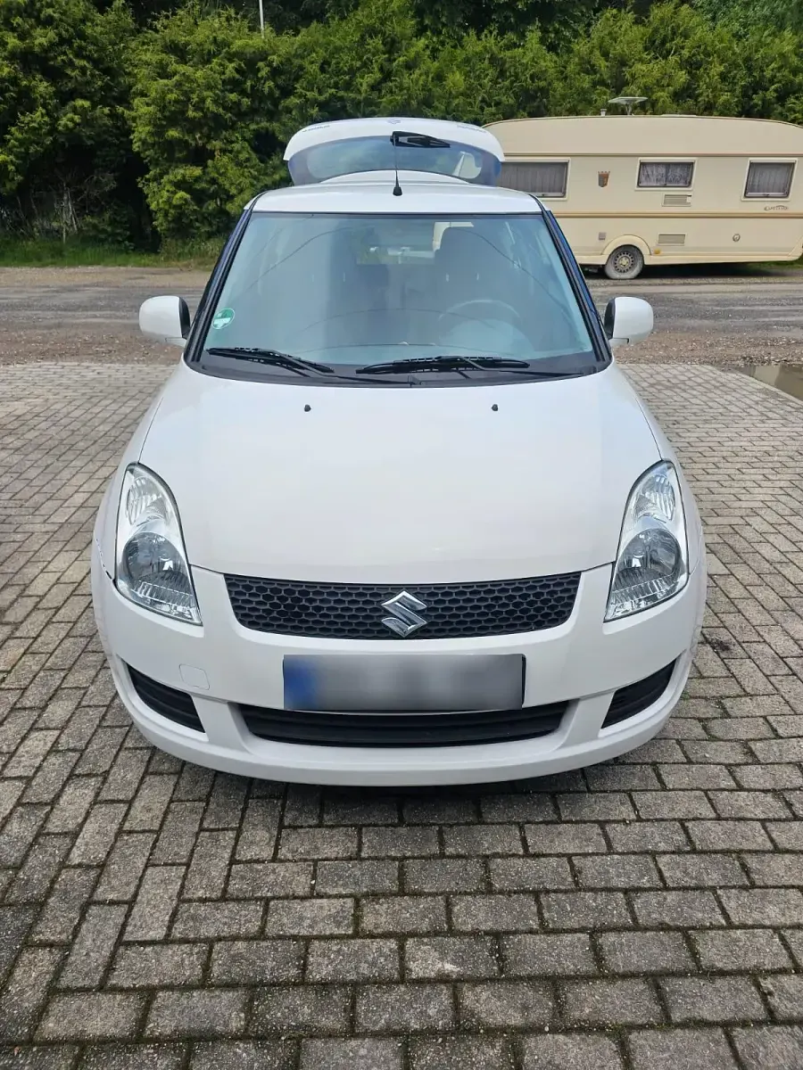 Gebraucht Suzuki Swift 90 PS (66 kW) 2010 Weiß Kleinwagen